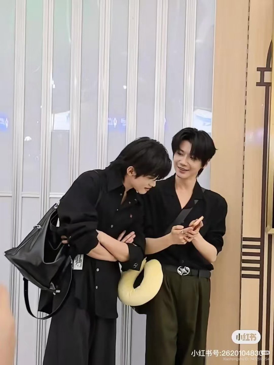 sammy_msy's tweet photo. YunYi looks so good in the couple outfit tonight 🥹🤏🏻
Have a safe flight ✈️ 

#HaoYiran #Yunqi https://t.co/AIlLKMt60G