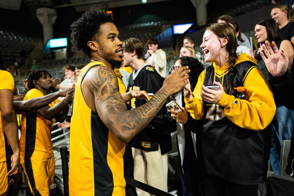 AppStateMBB's tweet image. Need to see #AppNation packing Holmes for all home games of our season-long homestand! 

See you on Thursday. 

#TakeTheStairs