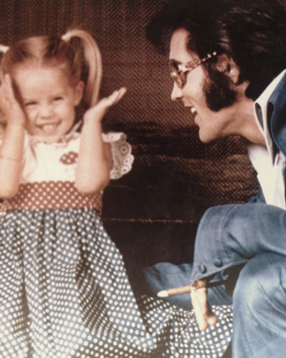 Elvis Presley tweet media