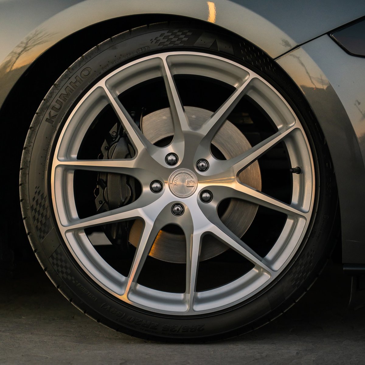 KumhoTireUSA's tweet photo. A Mustang on Ecsta PS91s catching golden hour? That’s an elite combo.
#KumhoTire
Photos by IG: magnetos5.0
#EcstaPS91 https://t.co/oHmXbxRRIj