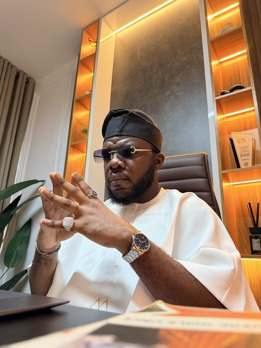 Krisholms's tweet image. Happy birthday boss @Wizarab10 🎉 
As you celebrate another year, may all your heart desires be granted.
The sky has never been your limit.
Have an amazing day 🎂❤️