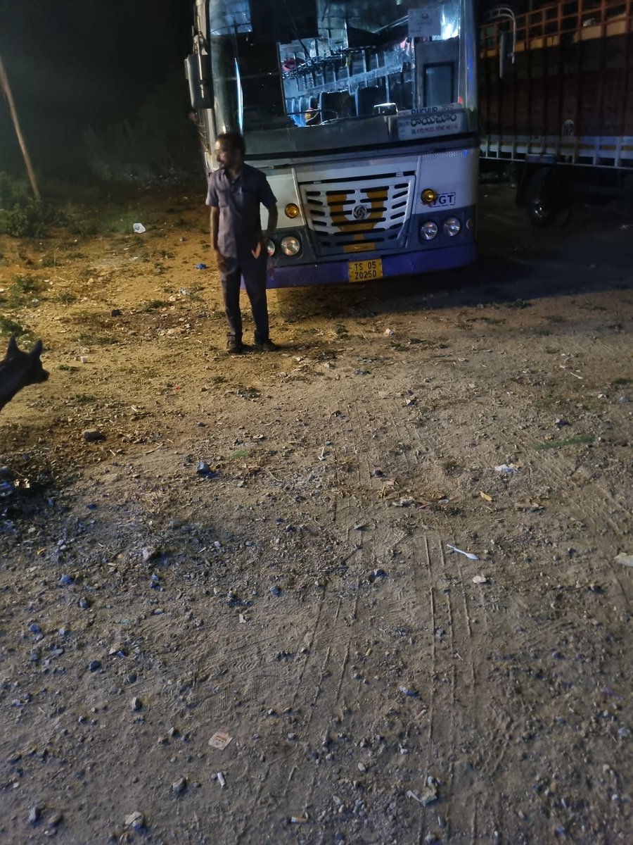 MRV7777777's tweet photo. @dmygt235 I am in deluxe bus mgbs to raichur. TS05Z0250.
The bus driver didn't stop at jedcherla for passengers to go to toilet, he stopped for 5 mins at mehboobnagar. He stopped at a dark place near lalkota stage at 9:30 pm. No toilets for ladies l, no proper food. @rmhrtgsrtc https://t.co/5rwoN71YdL