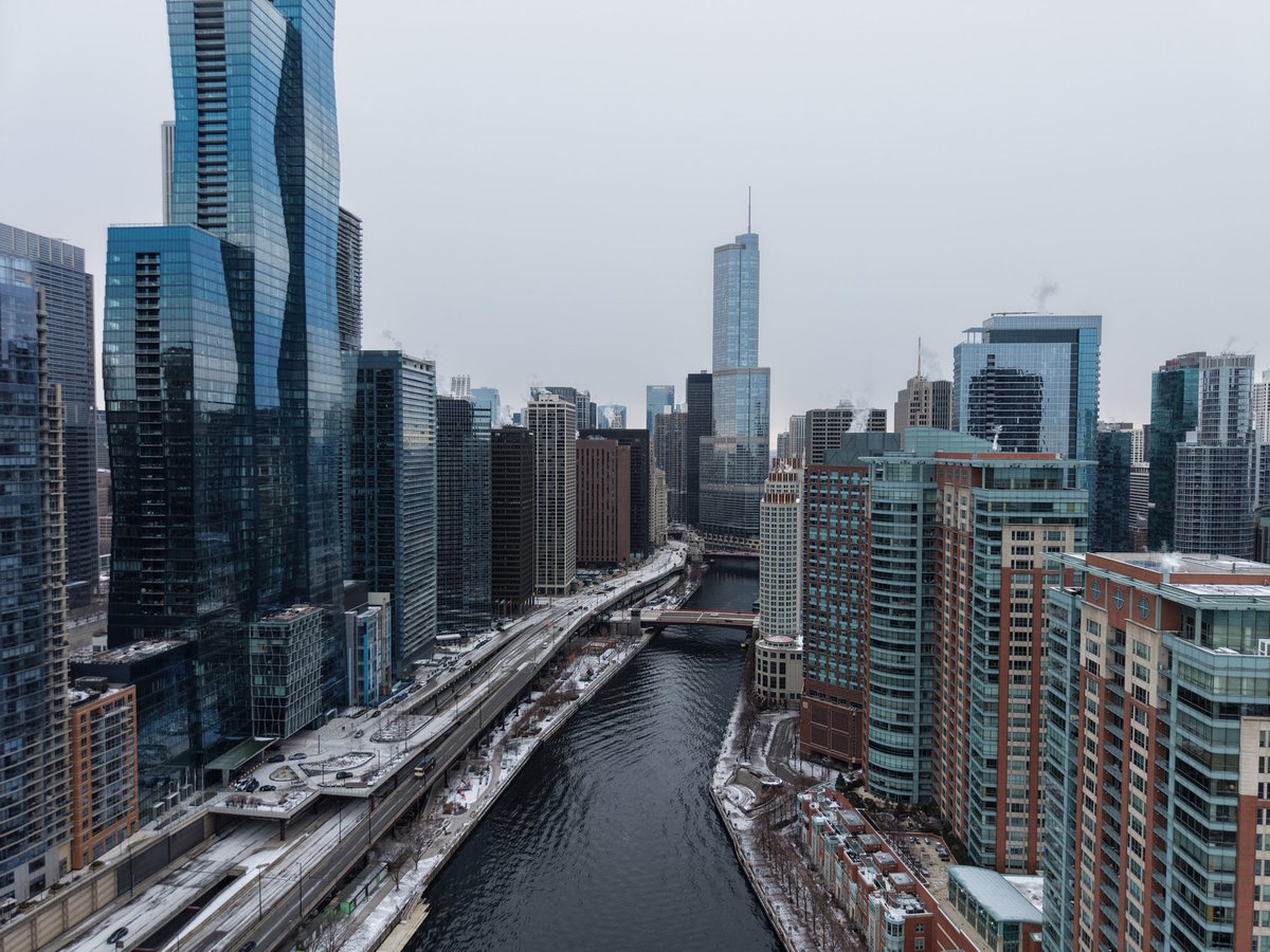 NoLimitLens's tweet photo. The Stunning City of Chicago ❄️ https://t.co/ZWCC7cYR5v
