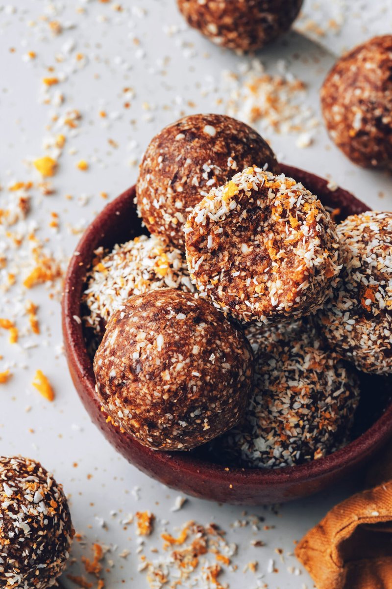 Have you tried our Orange Cardamom ENERGY BITES?! 🍊 They're the perfect sweet, zesty, warming winter treat with wholesome ingredients including cashews, coconut 🥥 &amp; dates! Just 6 ingredients &amp; 15 minutes 'til it's snack time! Tap the link for the recipe: minimalistbaker.com/orange-cardamo…