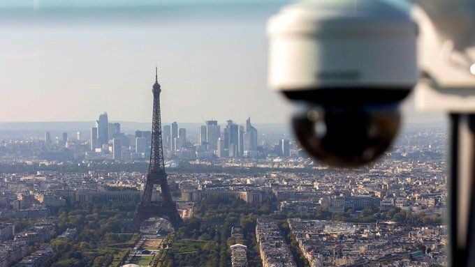 fadouce's tweet image. "Il y a une énorme opacité" : comment la #vidéosurveillance 🎥 algorithmique se développe en toute discrétion en France #Rediff 
"Le chiffre d'affaires de ces entreprises a augmenté de 7,8% en 2024, pour atteindre 2,2 MDS € "
buff.ly/gBc4rUY
