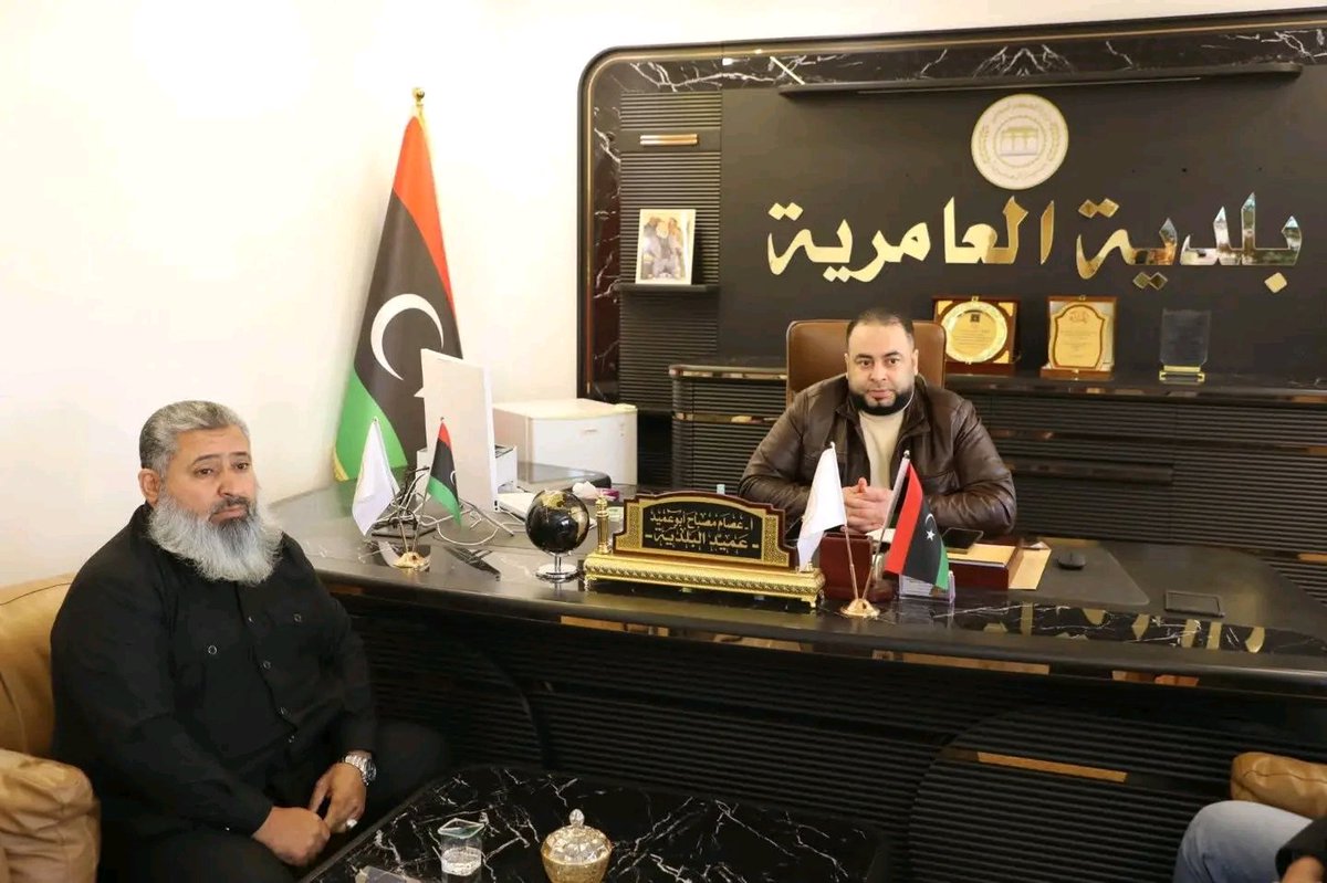 aleasima_17's tweet photo. في اغرب شي ممكن إن يحدث في الدولة انه رئيس بلدية ينوض من مكانه باش يقعمز فيه أمر مليشا مسلحة هذا اغرب شي ممكن تشوفه في حياتك 
من هنا نقول لن تقوم دولة بمثل هؤلاء 
#العاصمة https://t.co/FF7d7wBCsK