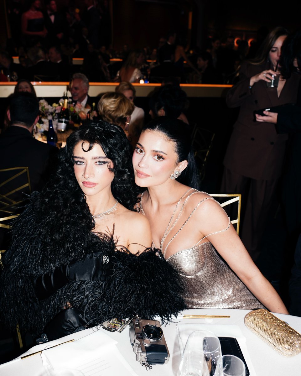 GORGEOUS! Odessa A'zion and Kylie Jenner at the 83rd Annual Golden Globes.  Posted by germanlarkin, vanityfair and goldenglobes via Instagram.
