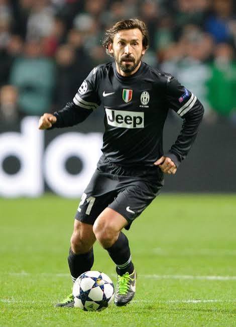 MaksJuventino's tweet image. My holy grail of a kit. One day I will have it 🤍🖤