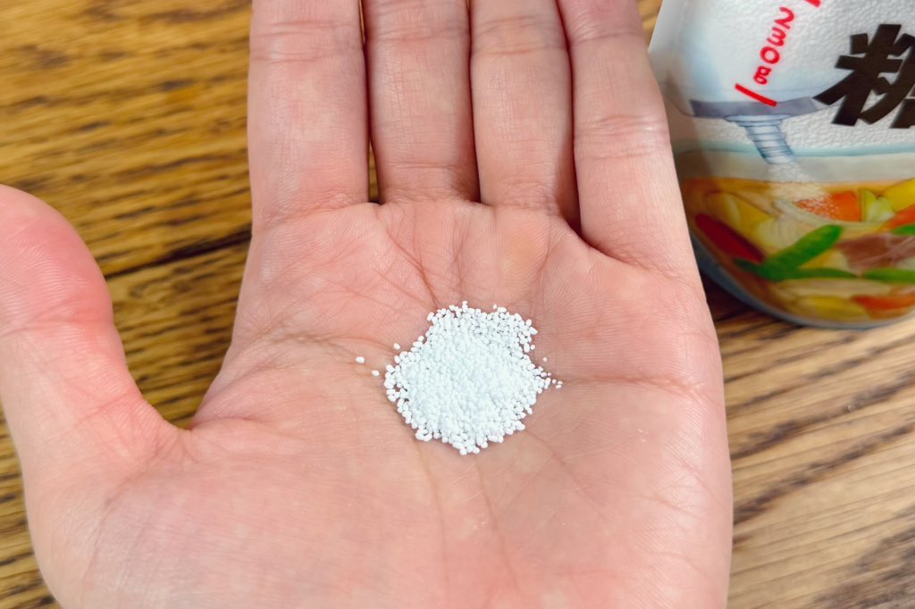 bokun_bokun's tweet image. ヨーグルトの内蓋の上についていたおまええええええぇぇぇぇぇぇぇぇ！！！！！！