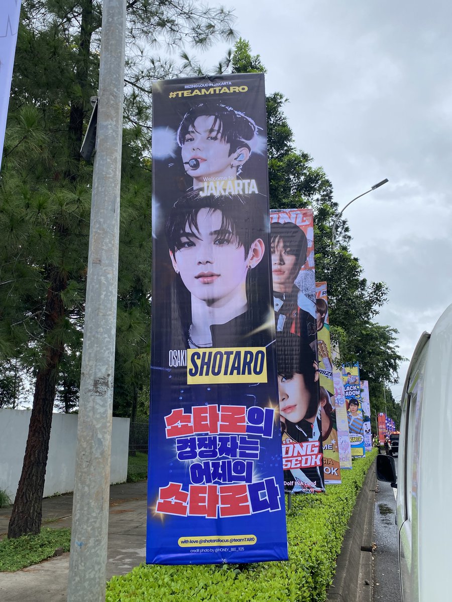 dwityasw's tweet photo. Biar ini banner kaya anak tiri misah sendiri dari kawan kawannya tapi… kaget dia ada di depan gate 10 persis. 

Dan sukaa banget sama hasilnya 🥹🥹🧡 semoga tmts dan briize juga pada suka dan mampir kesini 🧡

Project dari @teamTAR0 dan @tarofocus https://t.co/6xmsSNtyBU