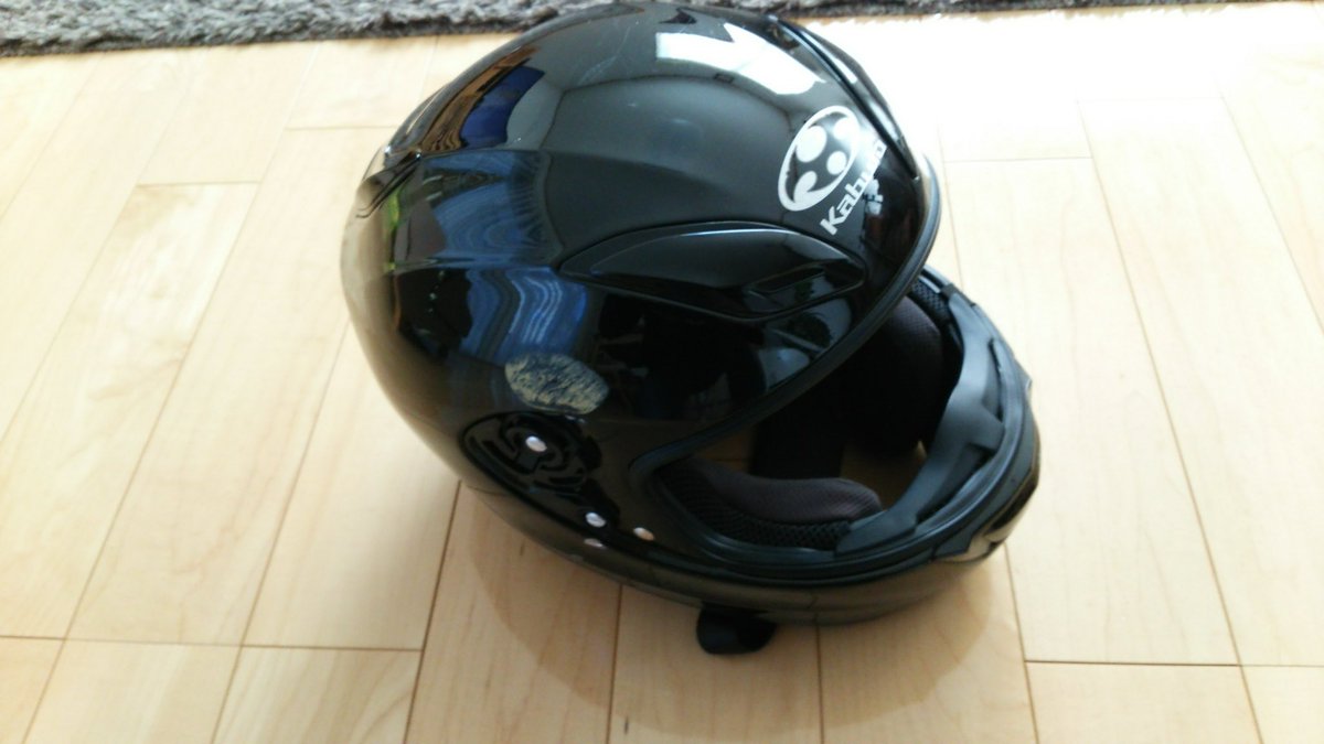 YK81626944's tweet image. 10年くらい前に使ってました。とんでもなく軽いなと感動したのを思い出しました。事故にあった時に私の頭を守って壊れてしまいそれきりでした。ご縁があると良いなと思います。
#KAMUI5
#ogkkabuto