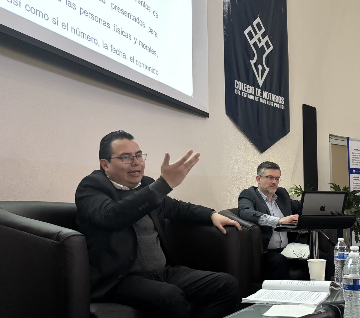 ColNotariosSLP's tweet photo. Agradecemos al Lic. Gustavo Valerdi y al Ing. Roberto de la Barrera su valiosa participación, cuya ponencia resultó muy útil y enriquecedora ante el dinamismo de las disposiciones fiscales y su impacto en el ejercicio de nuestra función. https://t.co/IgNYubA6HB