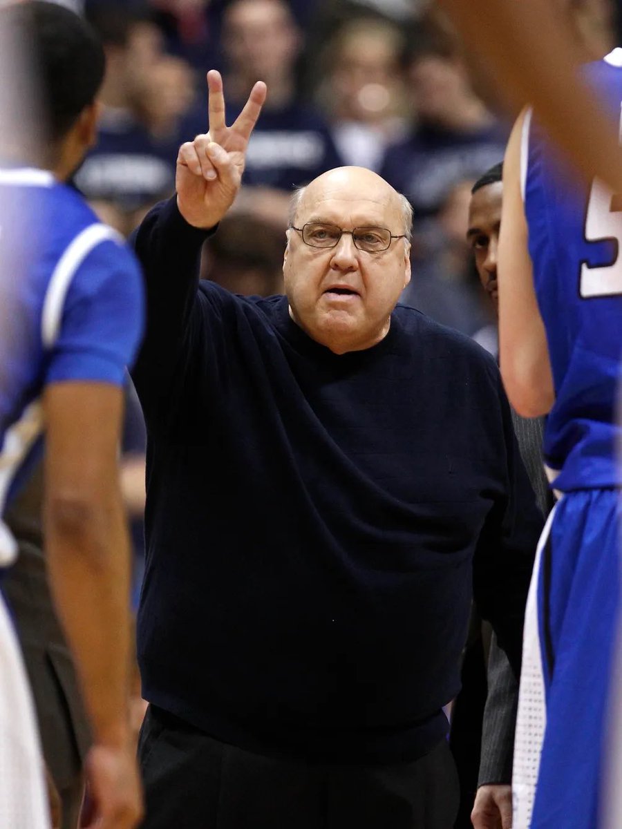 PaulBiancardi's tweet photo. Defensive Keys by Rick Majerus:

1. Maintain stance and vision.  
2. Level the dribble.  
3. Apply ball pressure.  
4. Move with the airtime of the ball.  
5. Contest every shot.  
6. Block out.  
7. Rebound.
#MondayWithMajerus https://t.co/C9NaUD9dAw