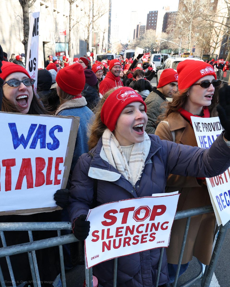 washingtonpost's tweet image. Nearly 15,000 nurses went on strike Monday in New York because management refused to agree to safe staffing levels for patients, the union said.

It could evolve into a protracted labor battle coinciding with a severe flu season. wapo.st/4pwAgKl