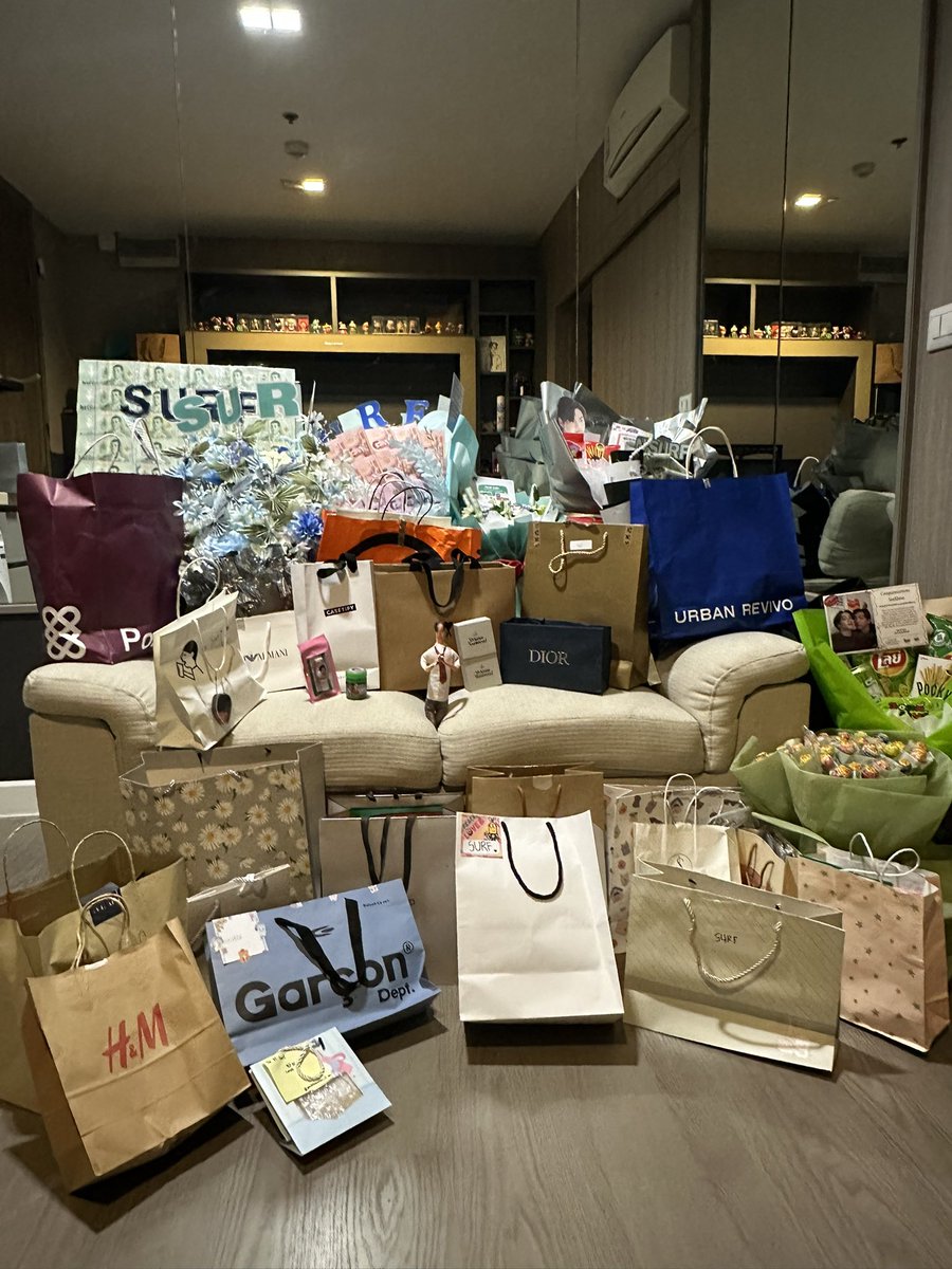 swensurf's tweet image. เพิ่งจะมาว่างถ่ายรูปขอบคุณทุกคนสําหรับของขวัญนะคับดีใจมากๆเลยจะตั้งใจทํางานต่อไปปีนี้รอติดตามผลงานนะคับ!🥺🤍