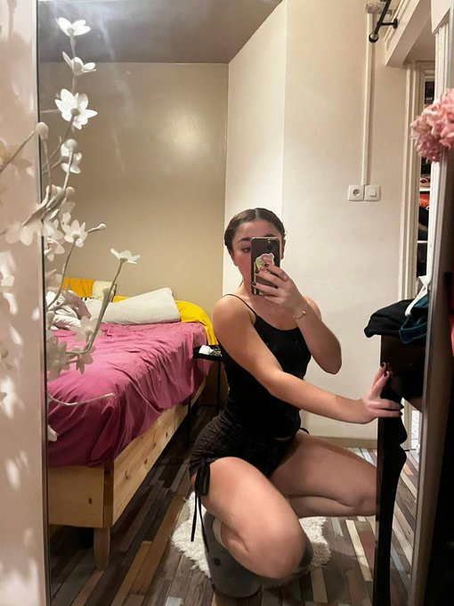 Lilii Cd 💞 - Même si je suis jeune mon corps de Beurette 92i c’est que au Like ! 🙈 https://t.co/FgTOLiIjQf