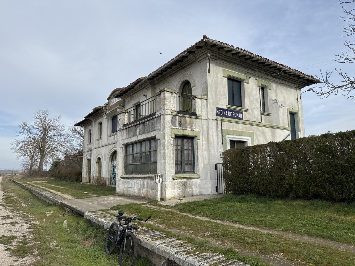 🚂Espectacular estación de Medina de Pomar, #Burgos, del FC Santander - Mediterráneo, 1930-1985