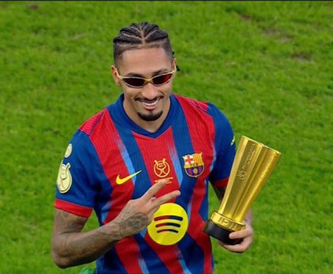 <a href="/realmadrid/">Real Madrid C.F.</a> ESTE CABRÓN HA MANDADO AL PARO A XABI ALONSO