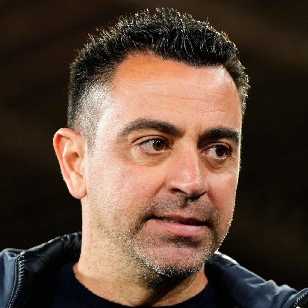 BlazquezFont's tweet image. Tenía el equipo más caro del mundo. Florentino le dio un proyecto ganador y se gastó en él 200M más en verano. Su equipo jugaba como si fuera el Getafe. Ganó partidos gracias los árbitros y encima lloraba. Y todavía quieren comparar a Xabi Alonso con Xavi Hernández. #FCBarcelona