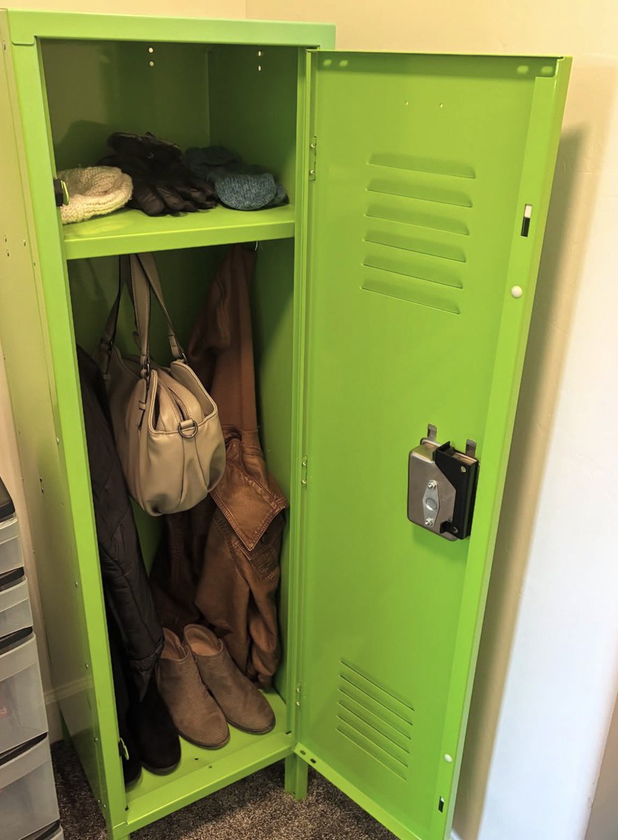 JorgensonLocker's tweet image. This is your sign to stick to at least one resolution this year—starting with getting organized. 😉 Shoes, coats, clutter, all handled thanks to lockers. Explore our full selection at SchoolLockers.com.

#getorganizedmonth #homeorganization