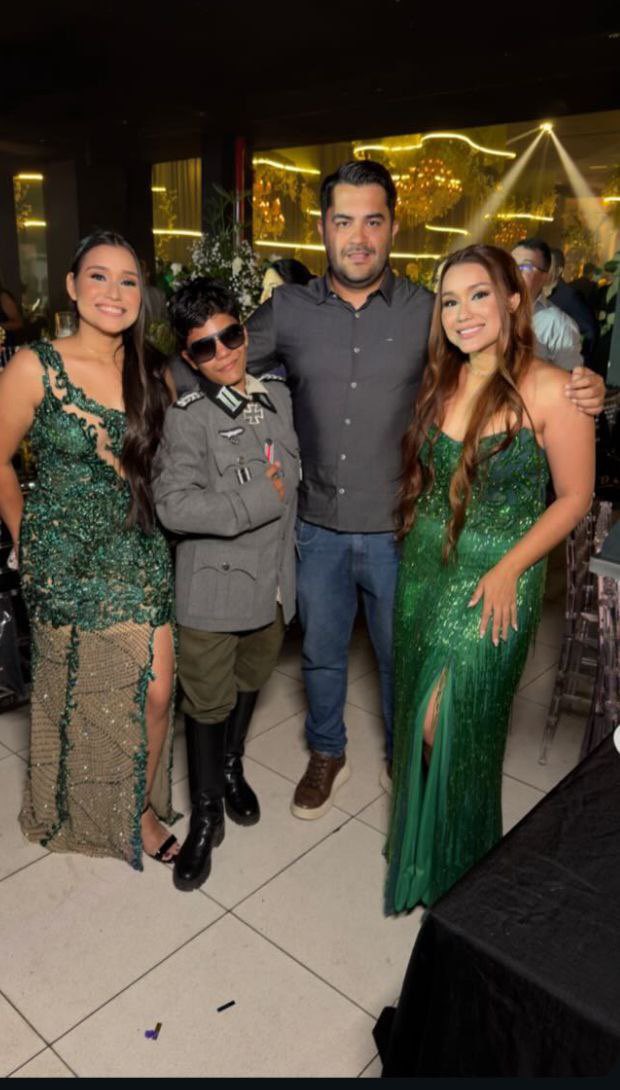 SiqueiraXBR's tweet image. UM MENINO FOI PRA FORMATURA DE MEDICINA EM MOSSORO -RN, COM O UNIFORME DA SS kkkkkkkkkk