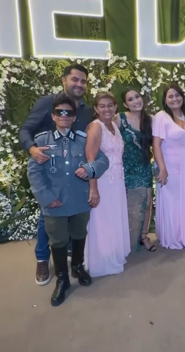 SiqueiraXBR's tweet image. UM MENINO FOI PRA FORMATURA DE MEDICINA EM MOSSORO -RN, COM O UNIFORME DA SS kkkkkkkkkk