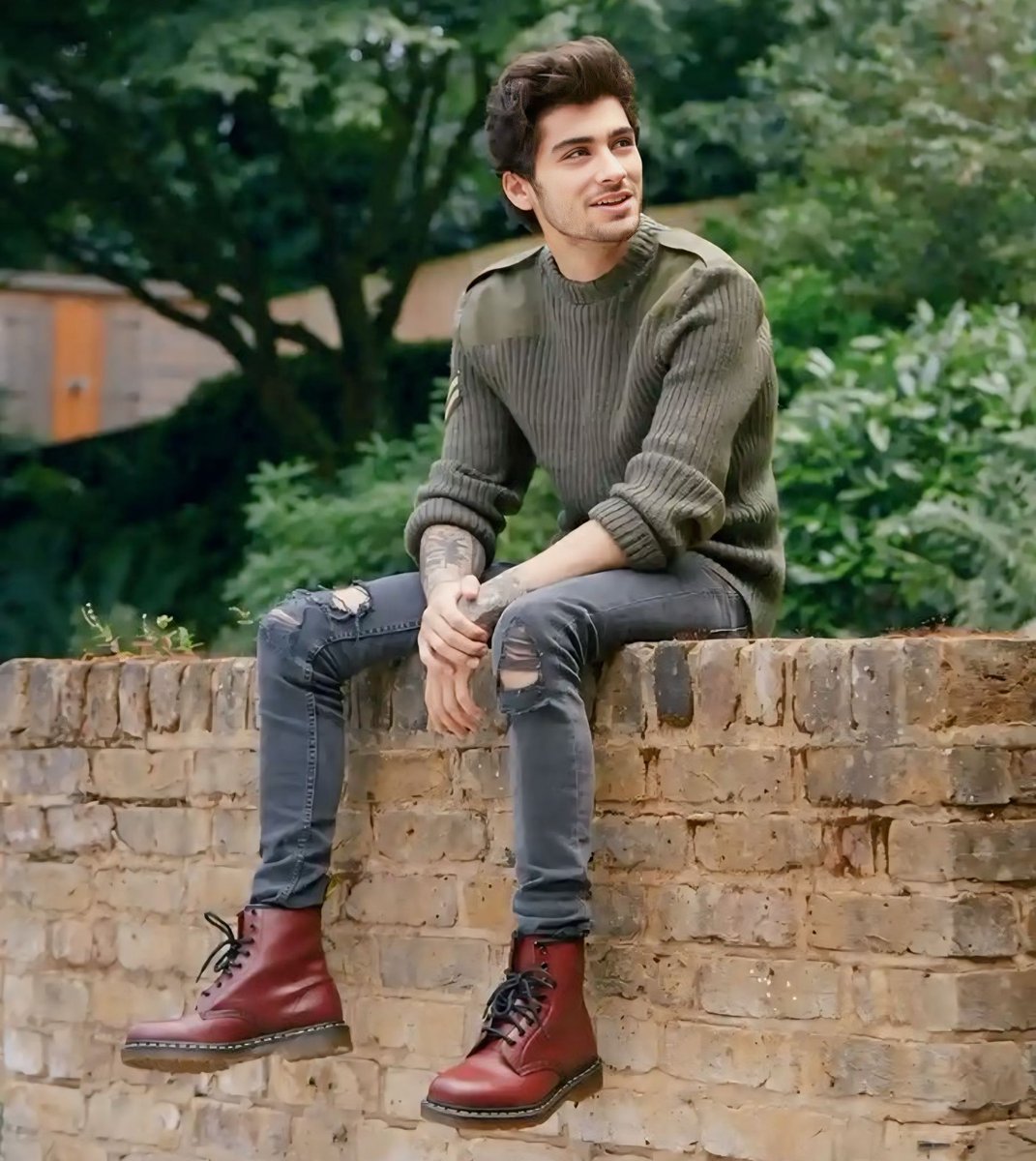 One Direction tweet media