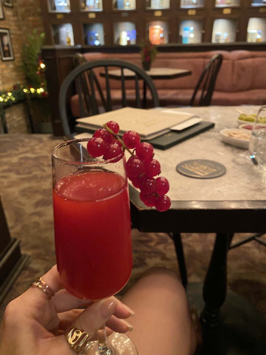 Bi yerde orman meyveli bişi varsaaa