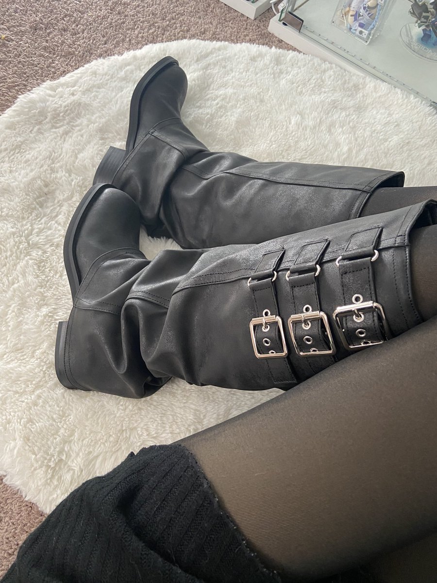 piilbug's tweet image. new bootssssdrools🤤🤤