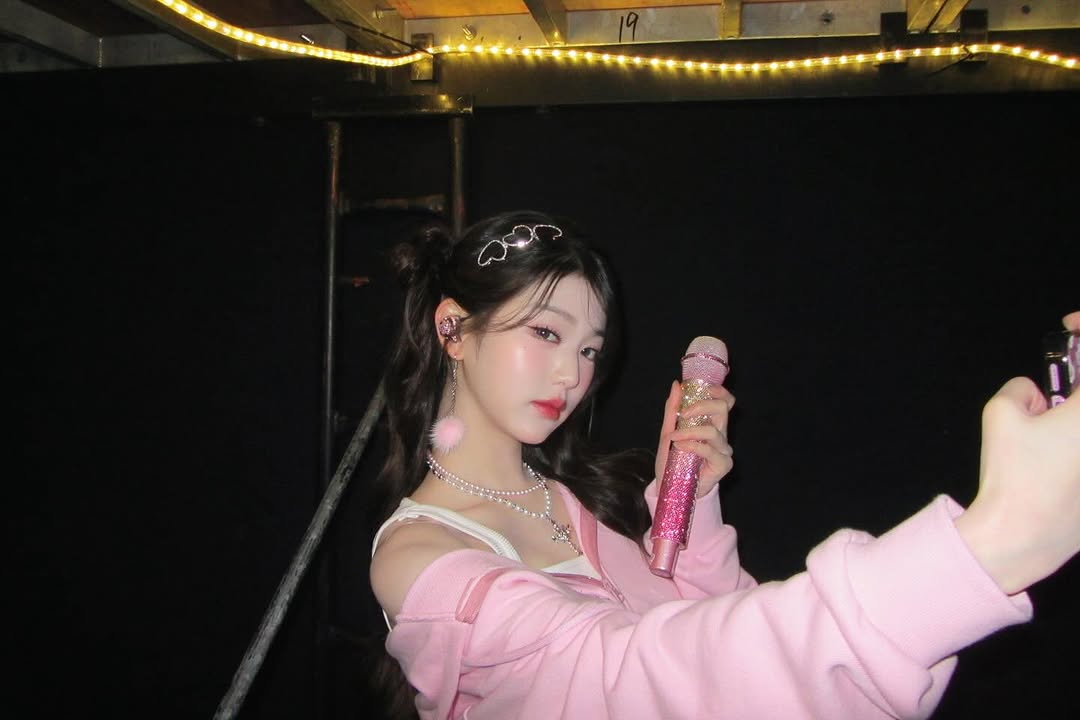 beaucutegirl's tweet photo. 250414 #Wonyoung IG 
겁내지 않고 마음을 쏟을래 
내 모양대로 🩷 

#장원영 #JANGWONYOUNG https://t.co/qtNi5LvuYO