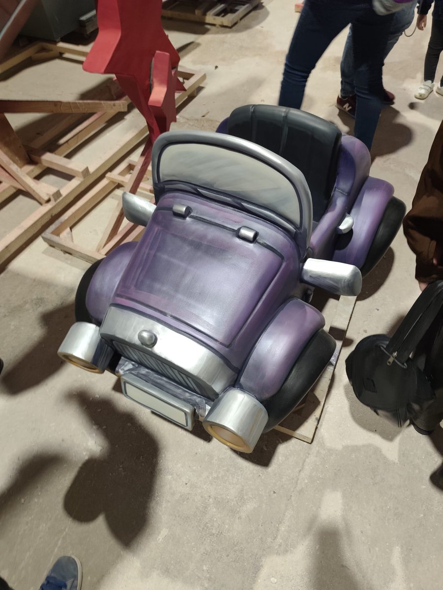 FallaYecla's tweet image. Hola a todos, os dejamos unas instantáneas de ayer en la visita de nuestra falla grande!!!. Contando los días para verla montada en nuestra calle!!💛