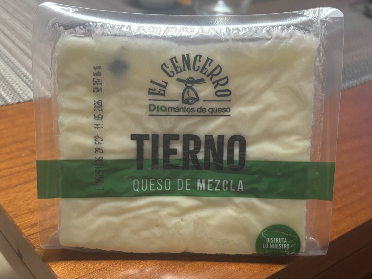 Voy a merendar mi queso tierno del <a href="/DIA_Esp/">DIA España</a> y veo que, en el paquete sin abrir y que caduca el 11.05.26, hay moho. No es la primera vez que tengo que tirar comida. Para acabar en urgencias!!! Una vergüenza