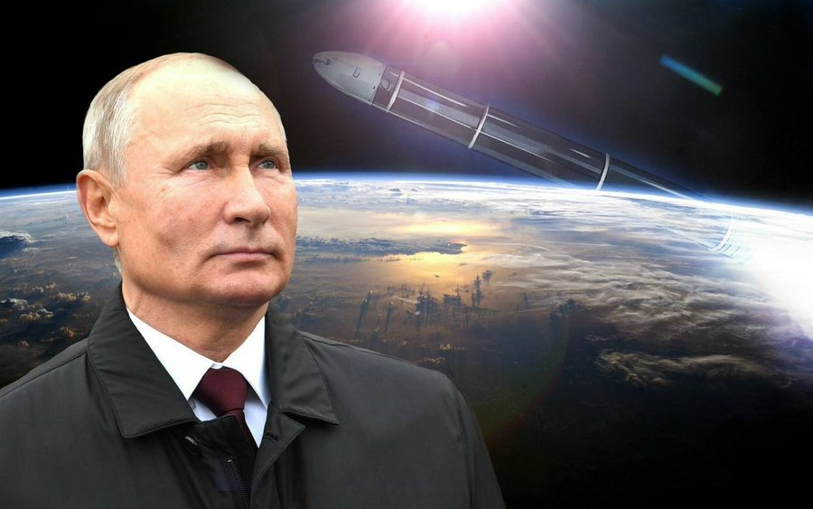 🇷🇺🚨صرح بوتين بأن صاروخ سارمات النووي سيدخل الخدمة القتالية وهو جاهز للدفاع عن روسيا.

هناك ما يكفي من الصواريخ لتدمير كل شيء: وصف الغرب صاروخ سارمات بأنه أخطر سلاح على هذا الكوكب، ويمكن لضربته أن تدمر نصف أوروبا بأكملها.

بقوة تبلغ 980 كيلوطن، فهي أقوى بعشر مرات من القنبلة