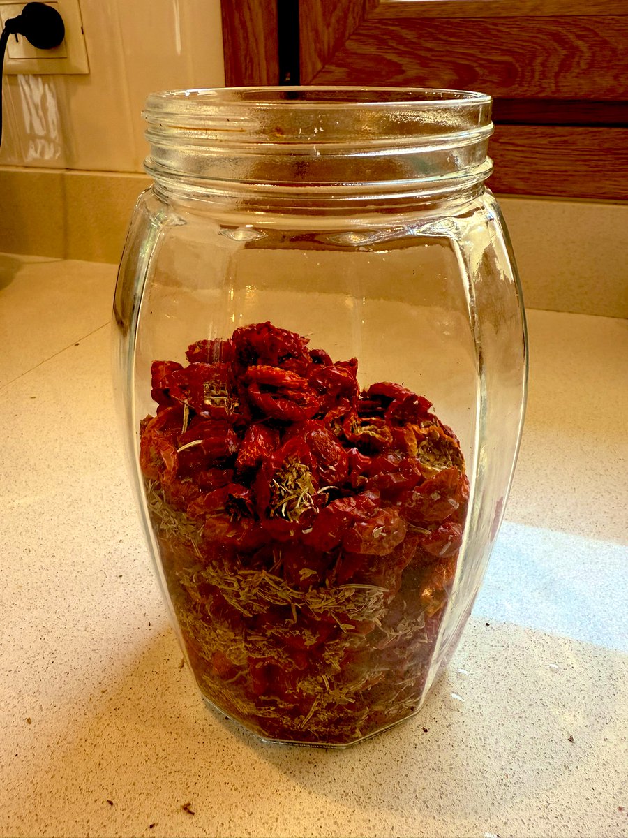 Y se va la primera tanda de conservas… 🍅 ☀️ 😋