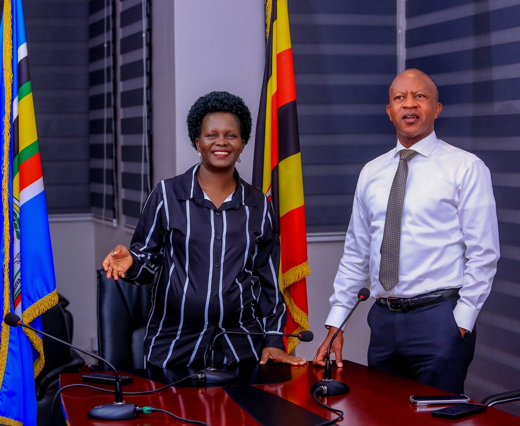 Mr. <a href="/FrankGashumba/">Frank M. Gashumba</a> joins me for #PatriotismConversations as we delve into #CivicRights talk, TWO days to Presidential Polls.
<a href="/StateHouseUg/">State House Uganda</a> <a href="/ReachDrMuganga/">ᗪᖇ. ᒪᗩᗯᖇEᑎᑕE ᗰᑌGᗩᑎGᗩ</a> 
youtube.com/live/tk1tL3QsC…