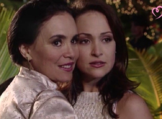 rodrigofred22's tweet photo. @Picoli_Mingotte Sei que #PorAmor está reta final no Globoplay Novelas, mas já que #ReginaDuarte fez as pazes com o canal bem que podia dar a louca na Globo e ela escolher a trama para substituir #RainhaDaSucata, como uma forma de homenagear #ManoelCarlos. https://t.co/mhKxr1IKDL