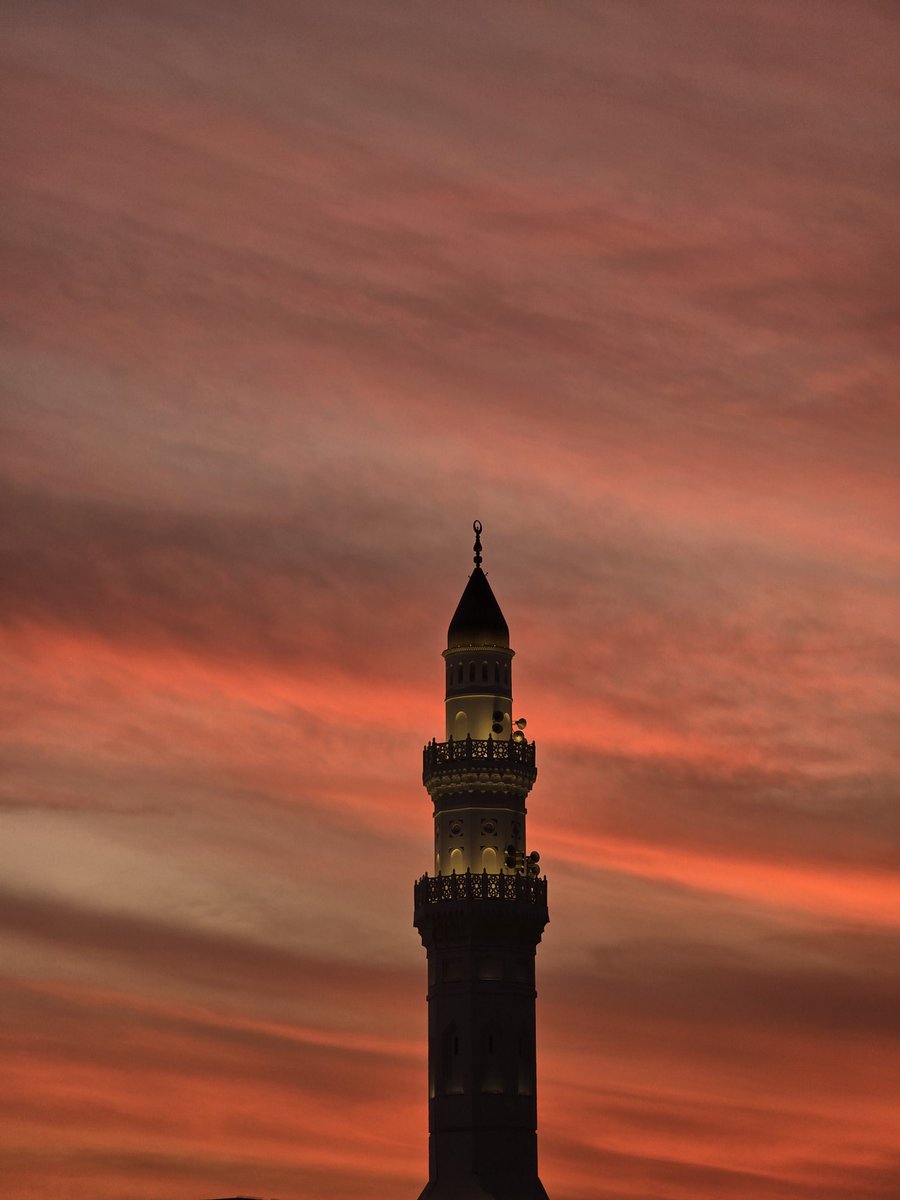 sukkaryeater's tweet photo. It would be an injustice,  if we don't talk about the sunset at Qubā' today.

#madinah https://t.co/kok7hKvFp1