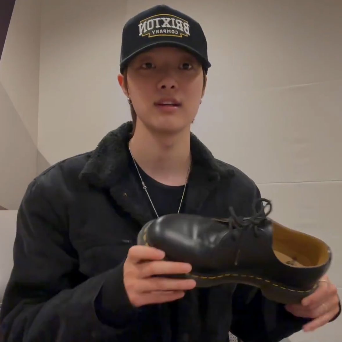 ej_Clothes's tweet photo. 🔔 #의주 260112 위버르 라이브 [심심한 사람🫠] 의주 

🏷️Dr.Martens 닥터마틴 1461 스무스

💲￦229,000

🔗 https://t.co/l3WTCrGmg0

#andTEAM #의주 #ウィジュ https://t.co/1mOV1yZfVc