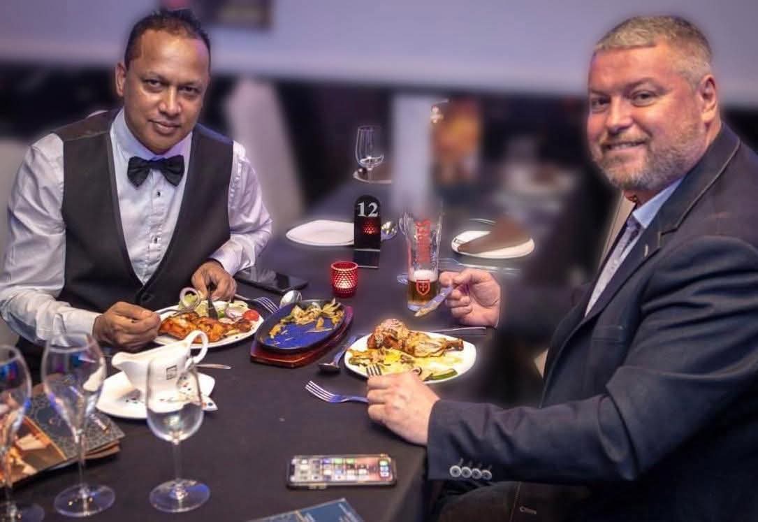 🌶️ Monday doesn’t stand a chance! 🌶️
Hot curry, cosy vibes, and a big smile 😏🍛
"As a chef, I’m not your dietitian — I’m in the pleasure business." 🔥
💻 Order online hassle-free: shifnalbalti.co.uk
🍽️ Dine in or 🚗 delivery straight to your door
#ShifnalBalti #Shifnal