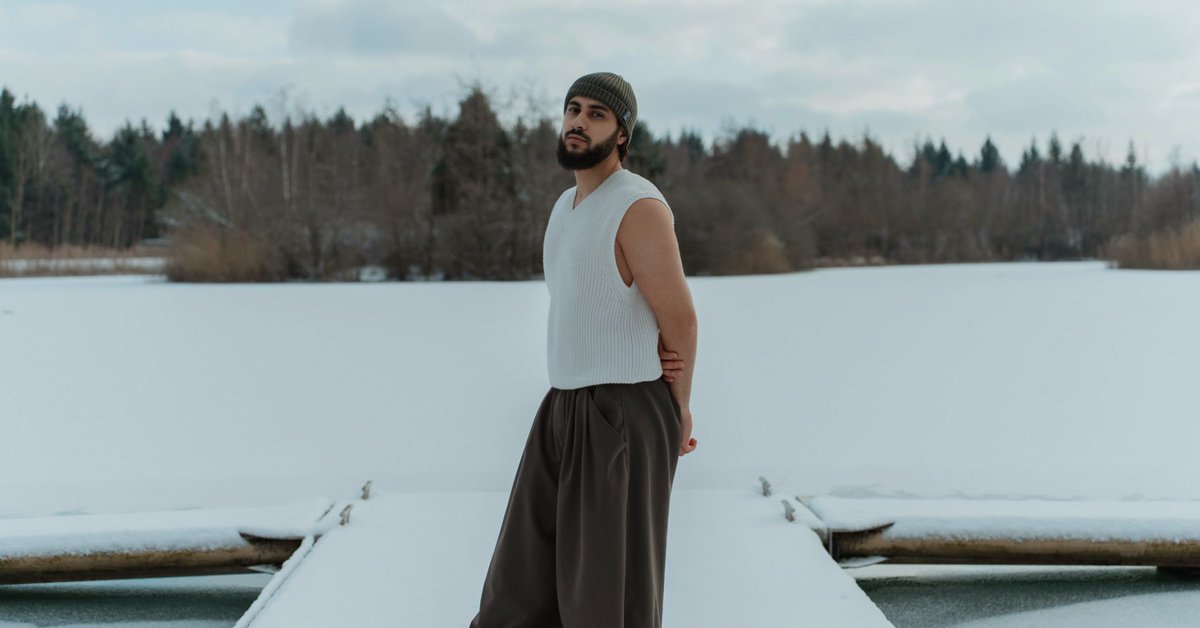 waamyr_'s tweet photo. wearing summer where winter rules https://t.co/s5vhgTj5YC