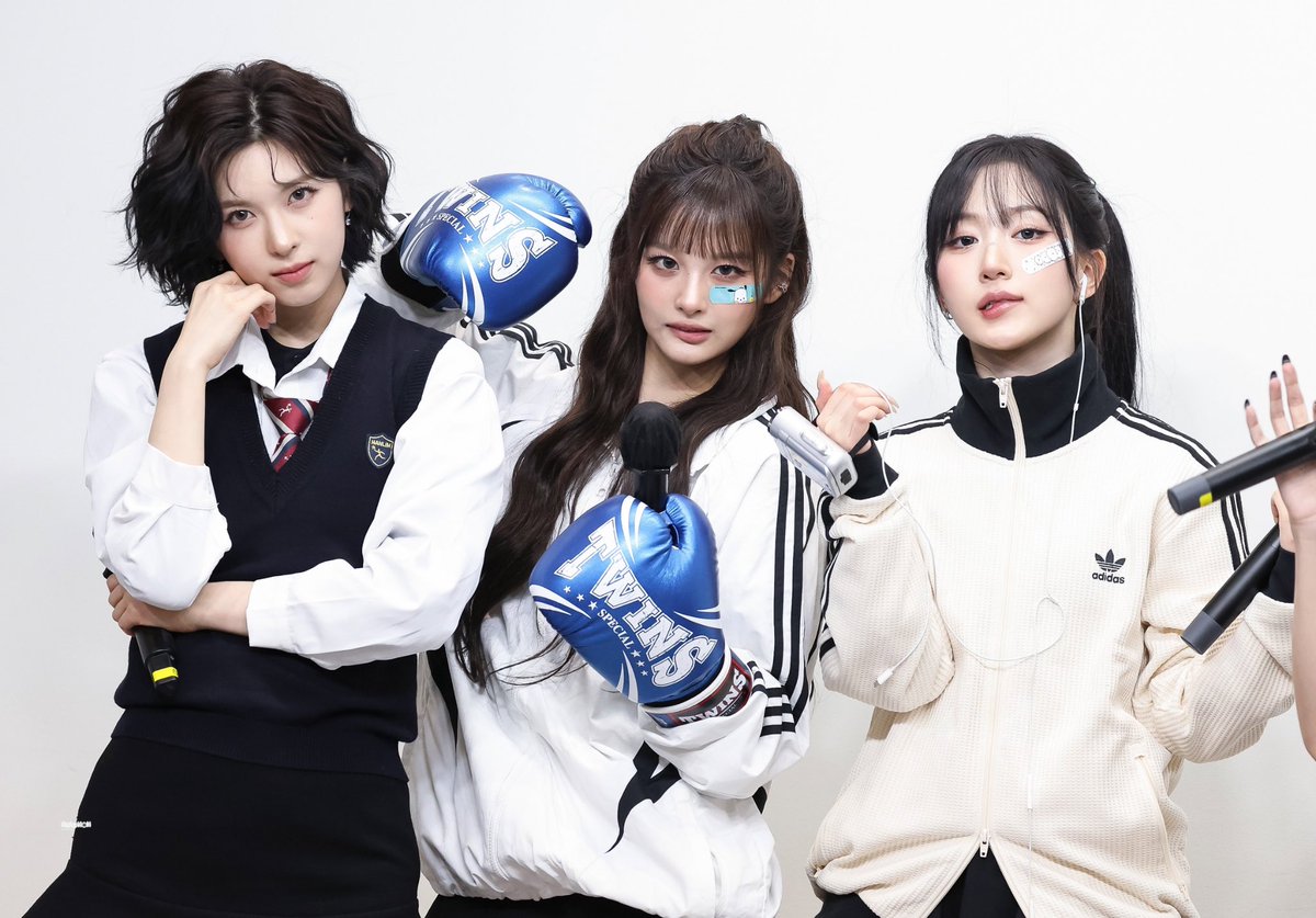 🚨🏳‍🌈 SOCORRO! Foi feita uma lista para saber quem são as idols femininas que mais fazem o tipo das mulheres lésbicas e bissexuais, #BAE aparece em 12°, #SULLYOON em 14° e #HAEWON em 20° lugar. 

São as únicas membros do #NMIXX na lista. ✨