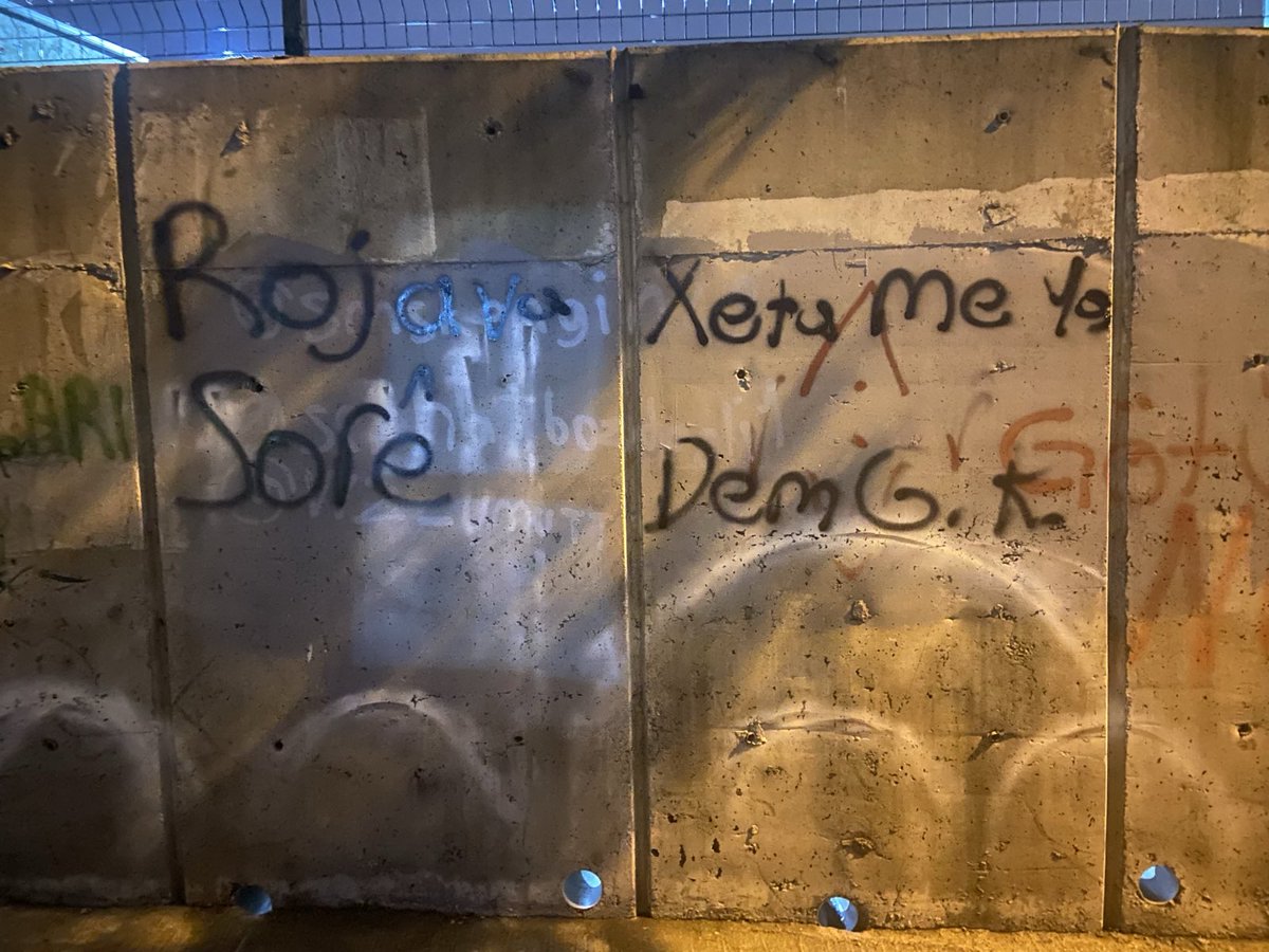demgenckadin_'s tweet photo. İstanbul’un sokaklarından sesleniyoruz :

BIJÎ BERXWEDANA ROJAVA !

#DefendRojava https://t.co/pvacRztgnM