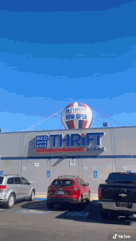 xotorilynnn's tweet photo. Attn: San Diego’s newest thrift store!! Red, White &amp; Blue thrift off 1655 Euclid Ave - super massive, clean selection with solid pricing!! Go check it out :) https://t.co/VLc5UxPXJq