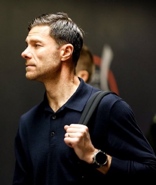 trunksRM's tweet image. 34 Partidos, 24 victorias, 6 derrotas y 4 empates.. Con una plaga de lesiones brutal y teniendo que adaptarse a unos tarugos sin calidad ni IQ en el centro del campo...

Que locura de entrenador nos hemos perdido.  Ya lo veréis en el Liverpool. Quien avisa no es traidor.