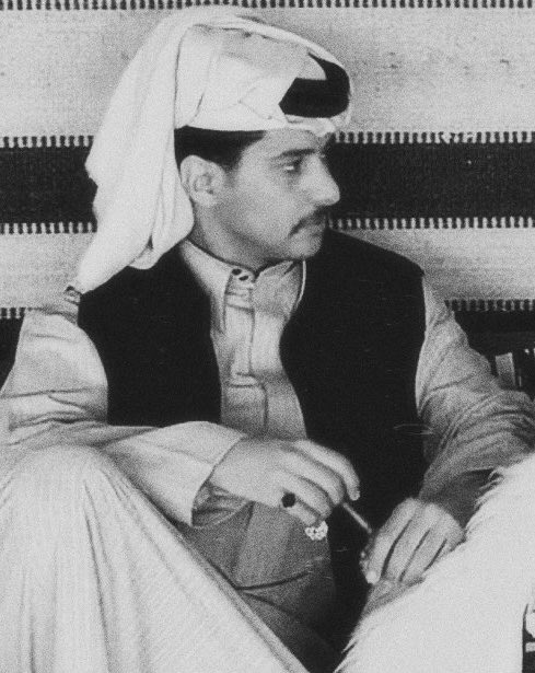 سود الليالي طلعتنا رياجيل 
الله يبيض وجهه سود الليالي 

يبا يزينها الكريم وتبا تزين 
لو انها لا حروه ولا مواري 

لابد من رحم القسى يولد اللين 
ميلاد نور الصبح عقب الغداري