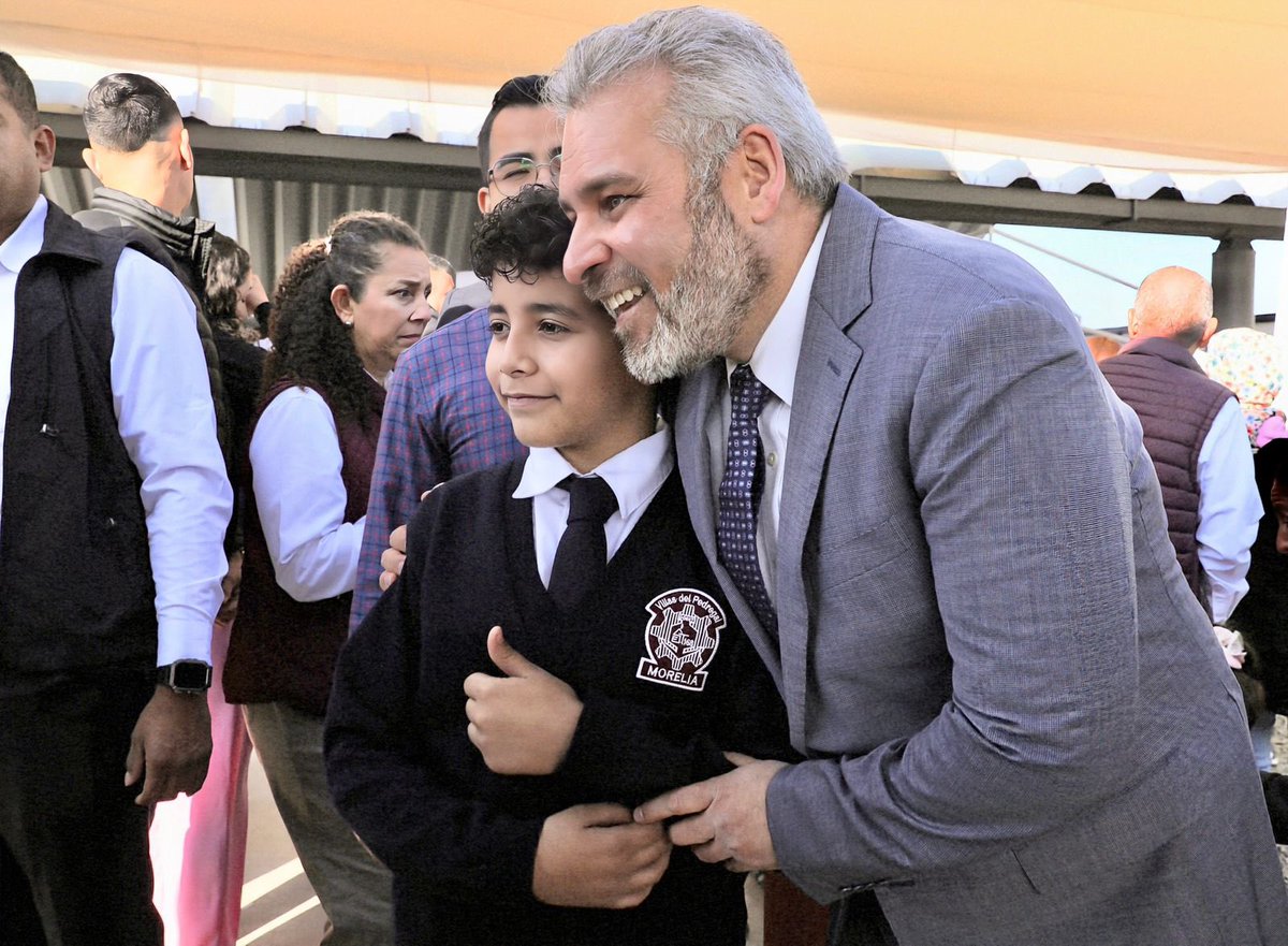 Hoy las y los jóvenes de Villas del Pedregal estrenan escuela de primer nivel. ¡Así se construye el bienestar! Con recursos 100% estatales, invertimos en educación, en espacios dignos y oportunidades para que puedan dar continuidad a sus estudios y hacer realidad todos sus