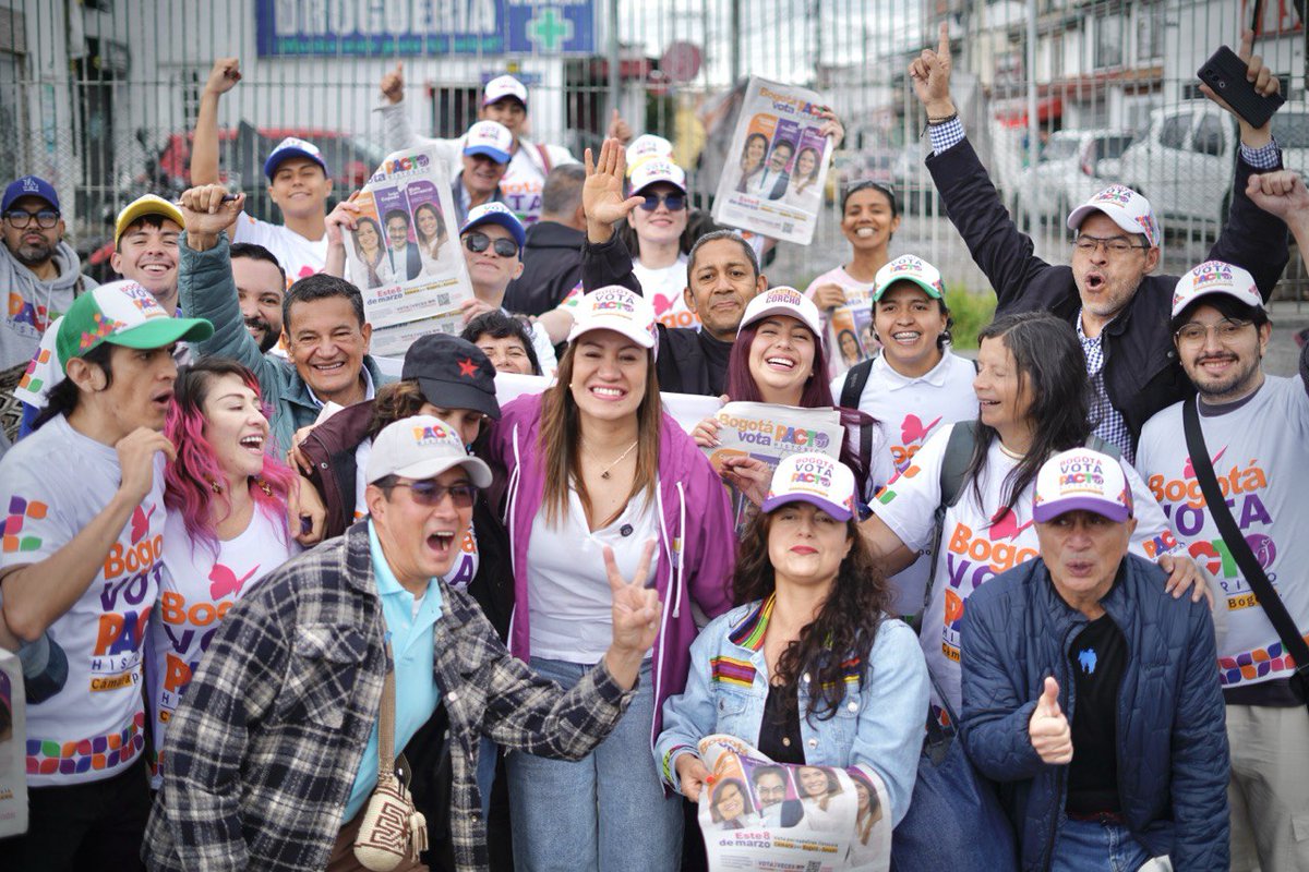 carolinacorcho's tweet image. La unidad es el camino para ser mayoría en el Congreso y seguir sacando adelante las reformas que transforman la vida de los colombianos ✊🇨🇴🤝

El cambio se defiende en la calle y se consolida en las urnas: vota 3 veces por el Pacto Histórico ✨🗳️
#elpactosetomabogota