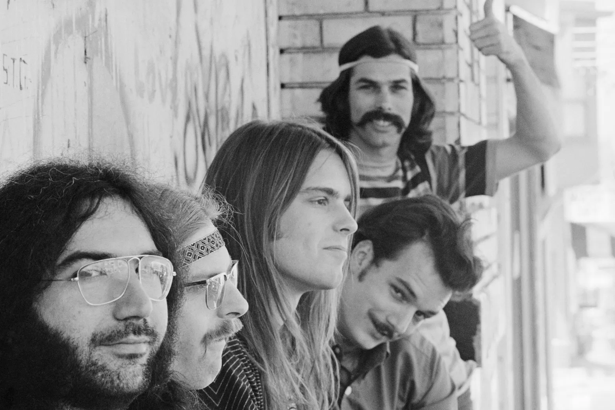 RollingStone's tweet photo. Good Old Grateful Dead

They are their own greatest influence, making music of their own creation: fast and slow, driving and serene, loud and soft. 

Read Rolling Stone's 1st Grateful Dead cover story here ⬇️
https://t.co/4fmyzOeoOt https://t.co/aqNZaV54mu