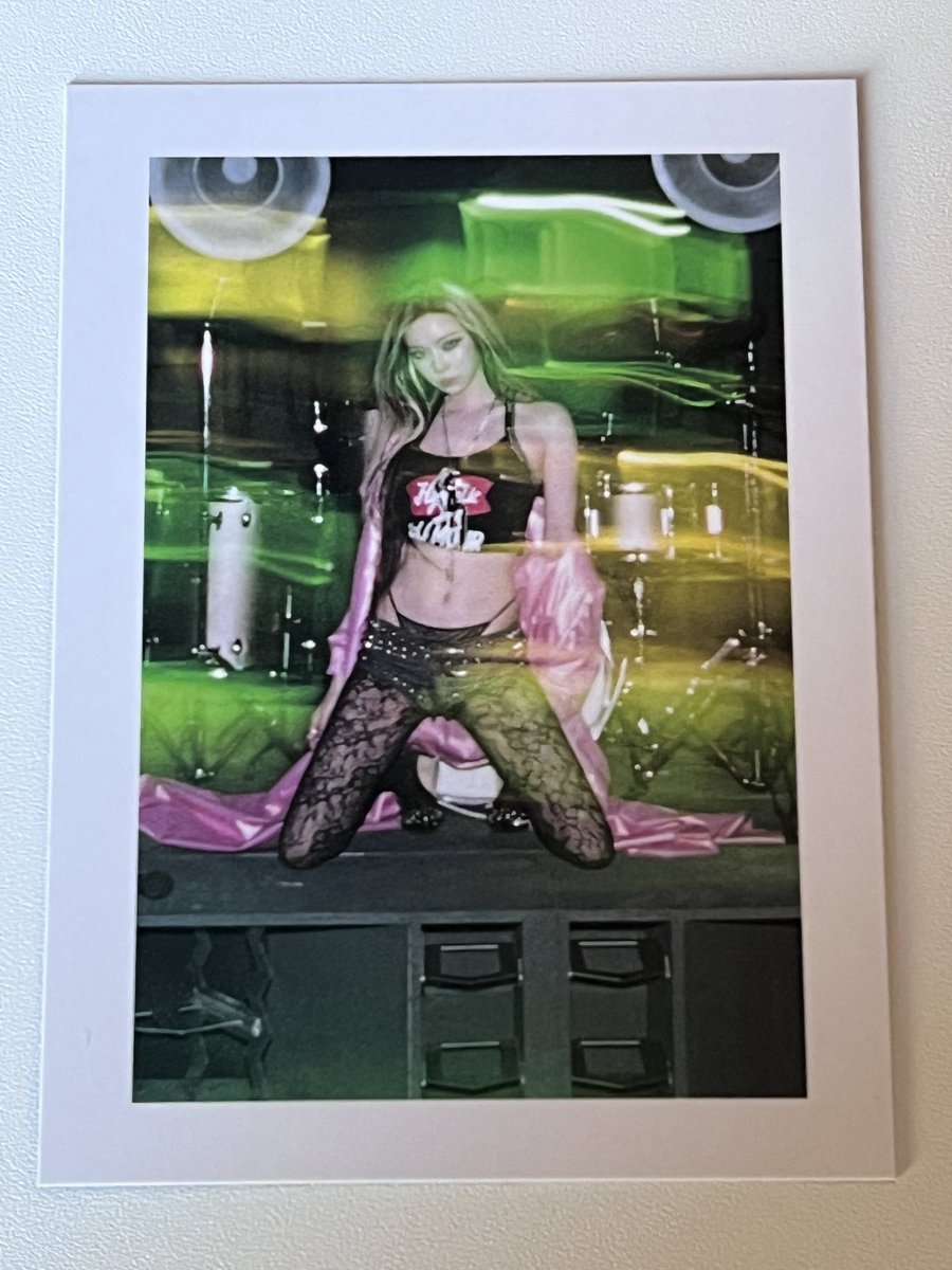 stupidcheesecat's tweet image. absolutely bonkers insane of a picture like shes crazy...