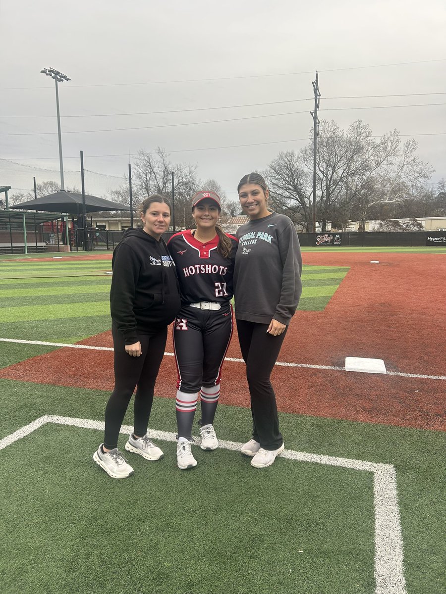 CharlieB_Kyle's tweet photo. Had an amazing time on my visit at @NPC_Nighthawks!! Blessed to have received an offer! Thank you @CoachDorrie @gracieredmon2 @PrepSoftball @hotshotsnation https://t.co/nvaIJnQIF9